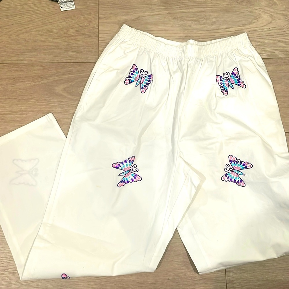 Embroidered butterfly white pants . Size large. .